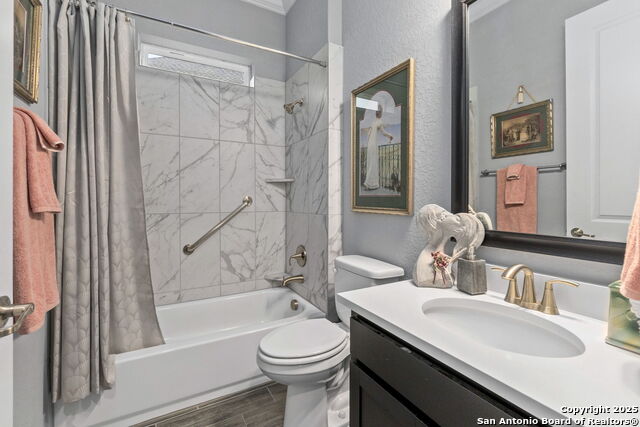 Listing photo id 9 for 22815 Grande Vista
