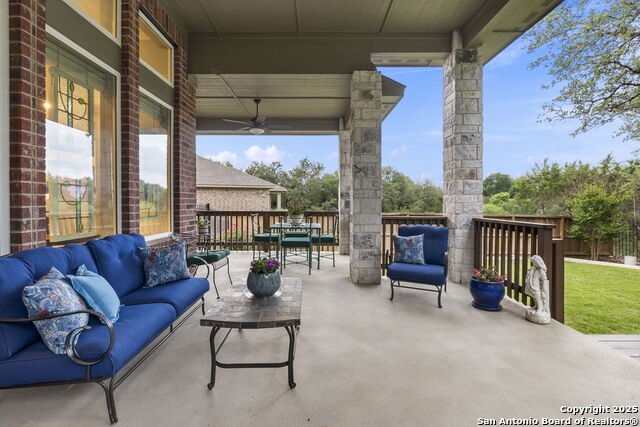 Listing photo id 32 for 22815 Grande Vista