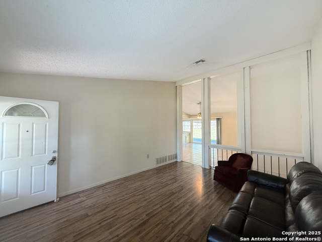 Image 7 of 33 For 7401 Oak Marsh