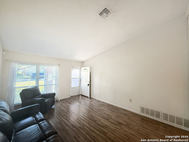 Image 8 of 33 For 7401 Oak Marsh