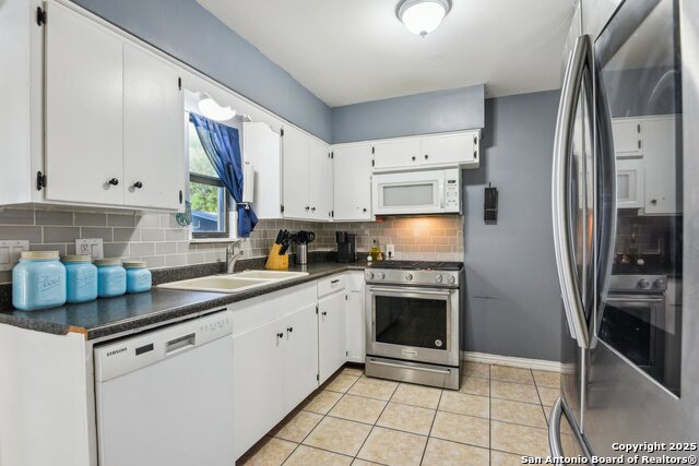 Listing photo id 13 for 270 Goodhue Ave