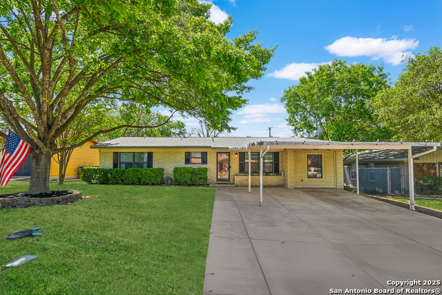 Listing photo id 1 for 270 Goodhue Ave