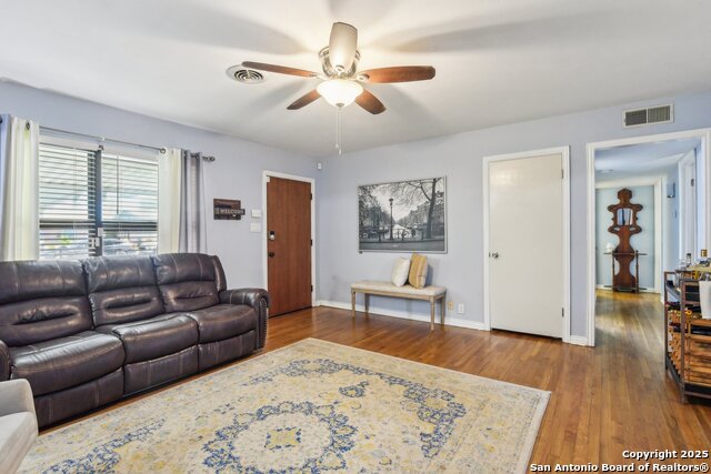 Listing photo id 6 for 270 Goodhue Ave