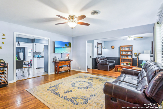 Listing photo id 7 for 270 Goodhue Ave