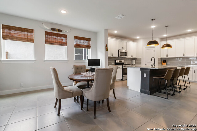 Image 22 of 44 For 9422 Van Horn