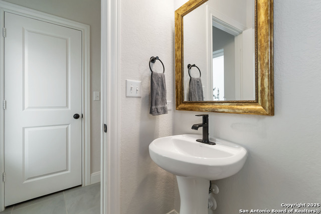 Image 24 of 44 For 9422 Van Horn