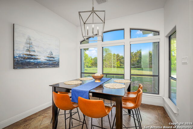 Image 17 of 41 For 851 River Cliff
