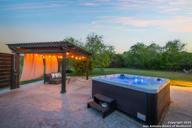 Image 4 of 41 For 851 River Cliff