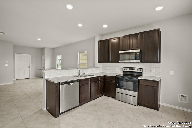 Image 6 of 49 For 13730 Pinkston