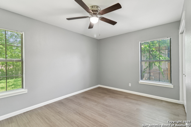Listing photo id 9 for 2415 Spicewood
