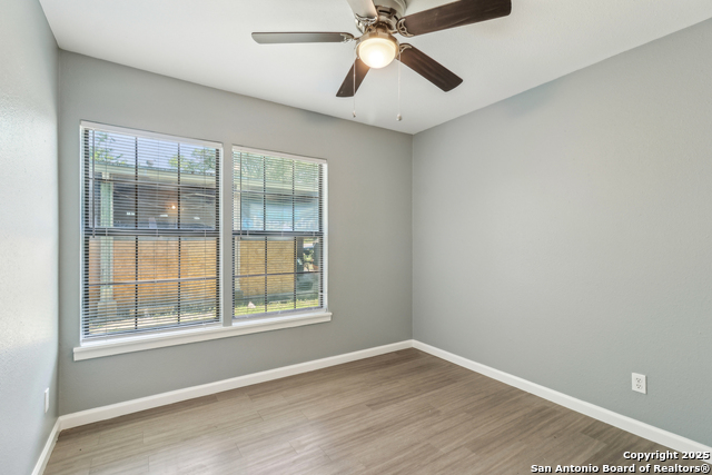 Listing photo id 11 for 2415 Spicewood