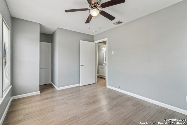 Listing photo id 17 for 2415 Spicewood