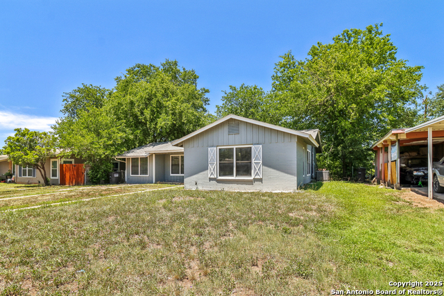 Listing photo id 0 for 2415 Spicewood