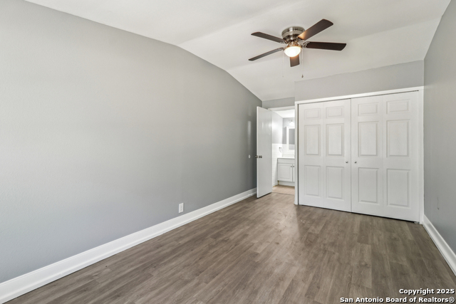 Listing photo id 18 for 2415 Spicewood