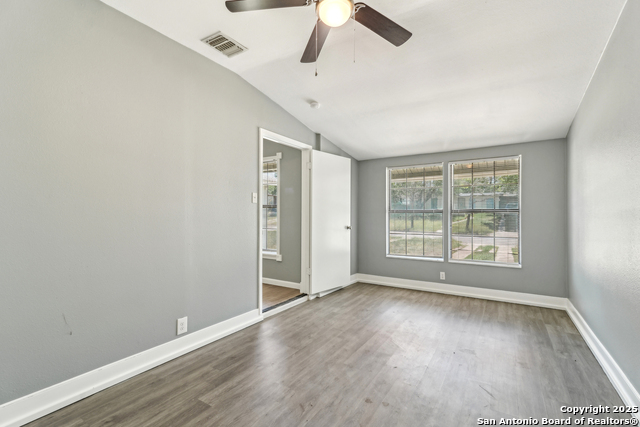 Listing photo id 20 for 2415 Spicewood
