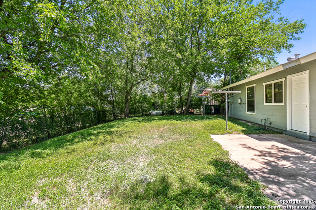 Listing photo id 23 for 2415 Spicewood
