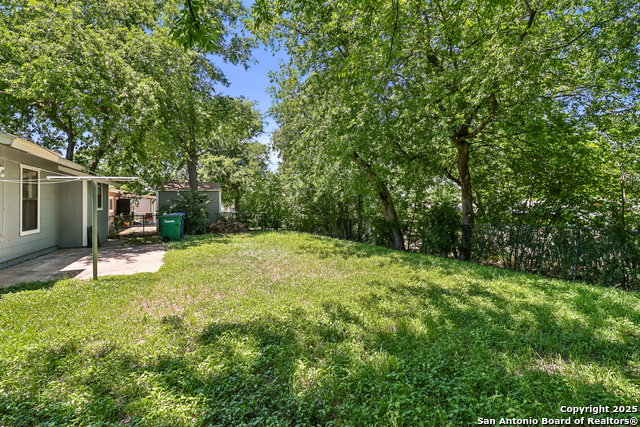 Listing photo id 25 for 2415 Spicewood