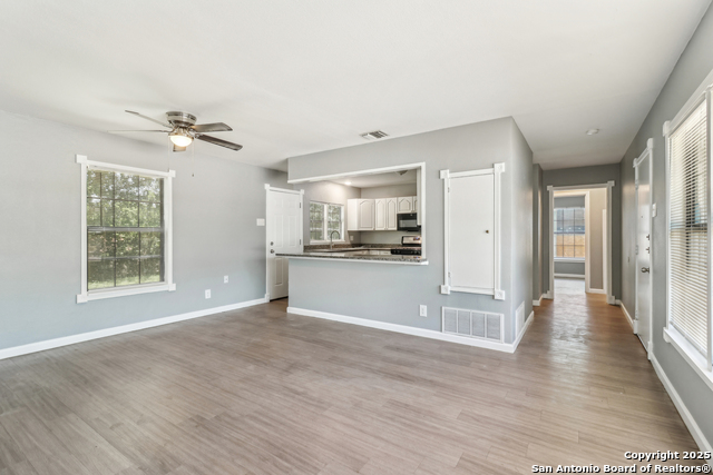 Listing photo id 4 for 2415 Spicewood