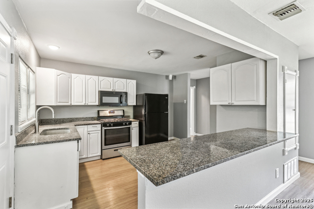 Listing photo id 7 for 2415 Spicewood