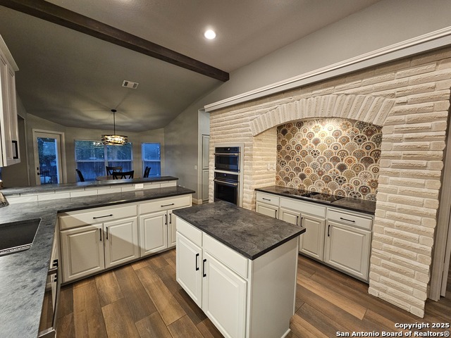 Listing photo id 9 for 607 San Dizier