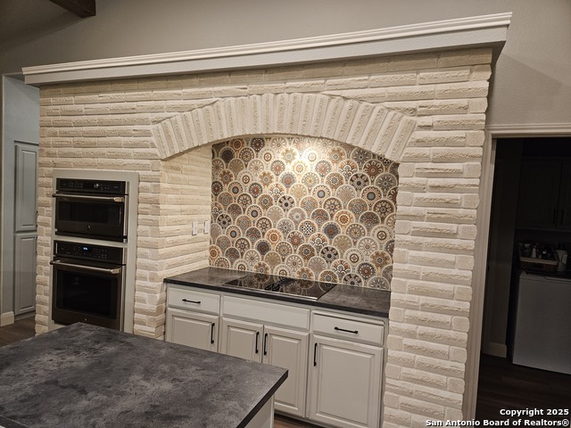 Listing photo id 11 for 607 San Dizier