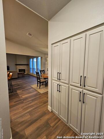 Listing photo id 15 for 607 San Dizier