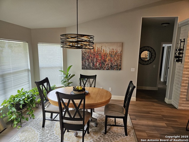 Listing photo id 21 for 607 San Dizier