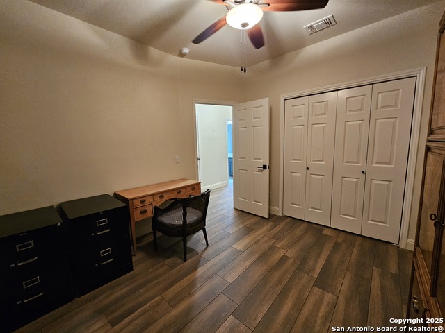 Listing photo id 32 for 607 San Dizier