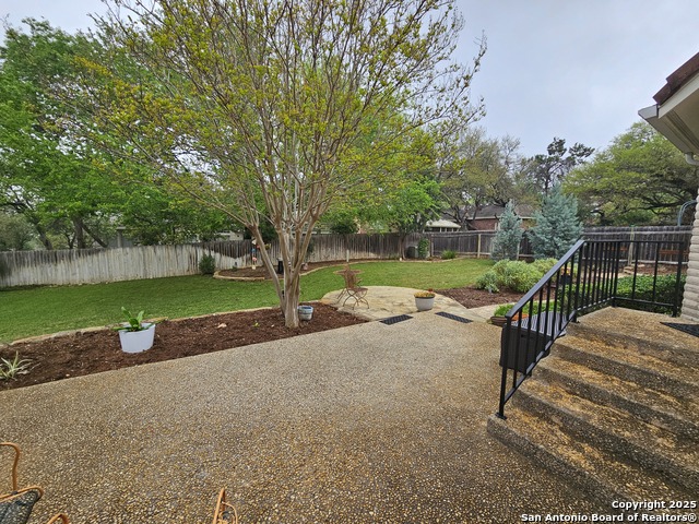 Listing photo id 40 for 607 San Dizier