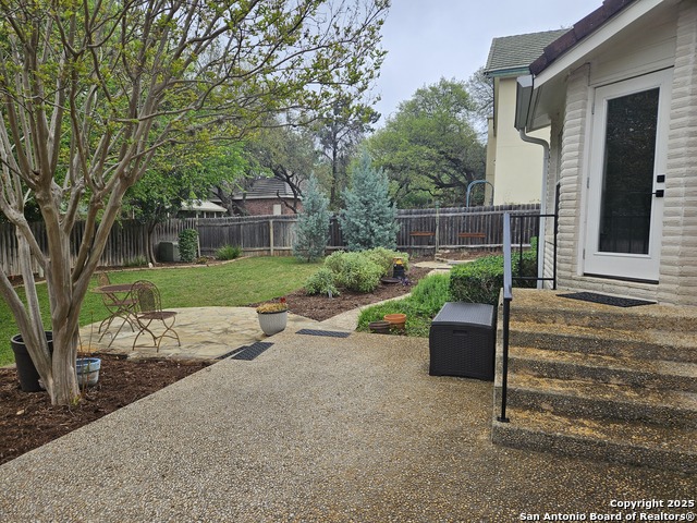 Listing photo id 41 for 607 San Dizier