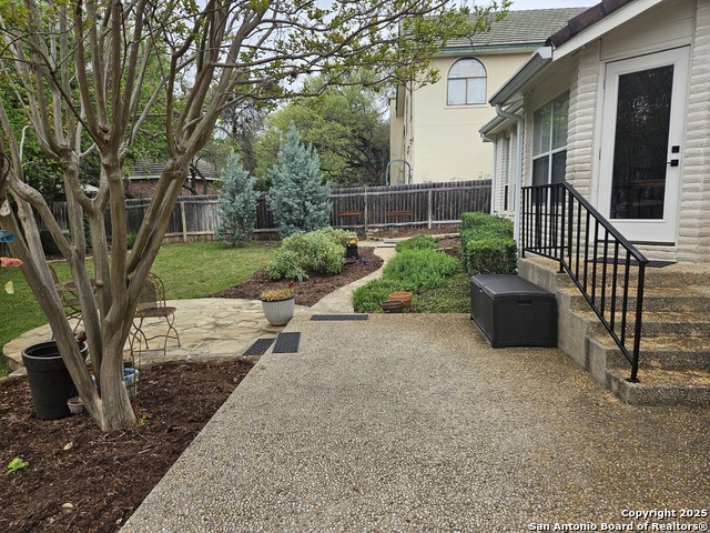 Listing photo id 48 for 607 San Dizier