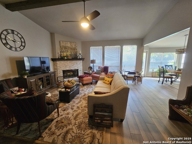 Listing photo id 4 for 607 San Dizier