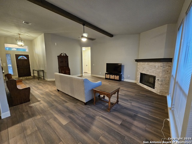 Listing photo id 6 for 607 San Dizier