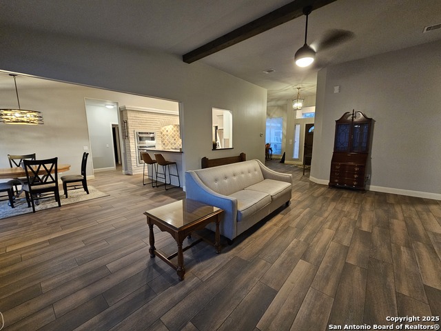 Listing photo id 7 for 607 San Dizier