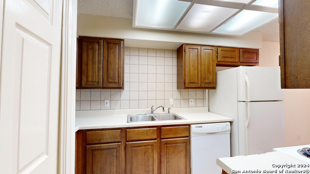 Image 14 of 30 For 7738 Chambers Rd  907