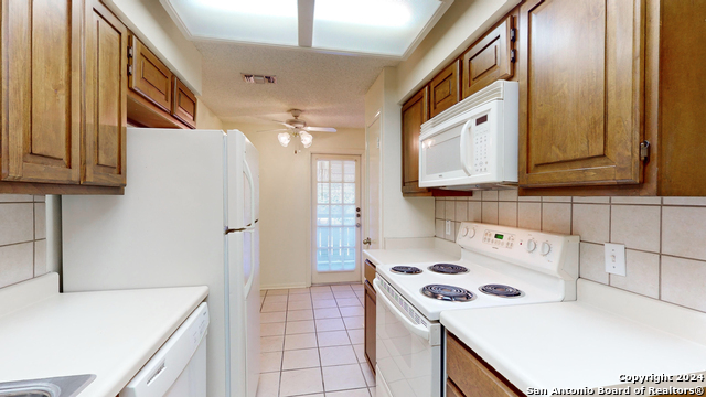 Image 15 of 30 For 7738 Chambers Rd  907