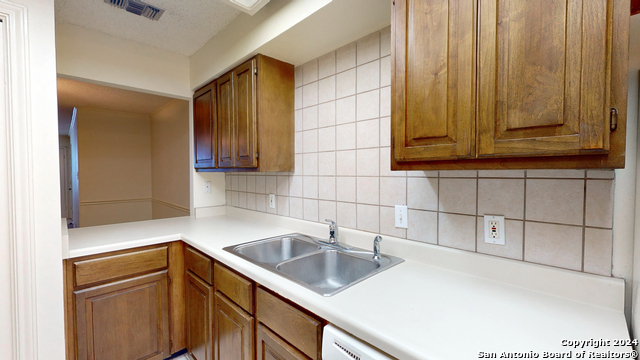 Image 16 of 30 For 7738 Chambers Rd  907