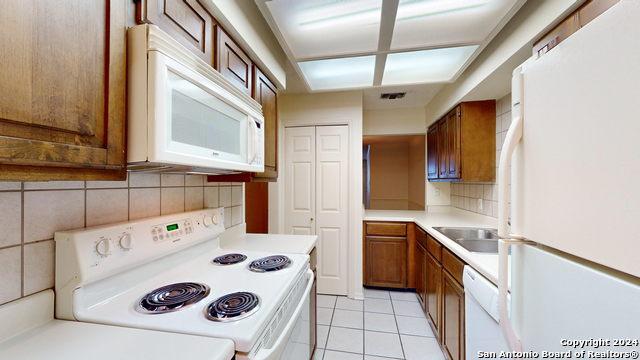 Image 18 of 30 For 7738 Chambers Rd  907