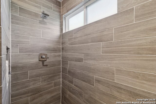 Image 26 of 56 For 8725 Ironwood Hl