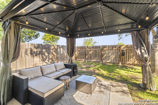 Listing photo id 14 for 6627 Port Elizabeth