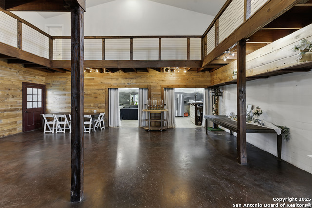 Listing photo id 13 for 7250 Fm 306