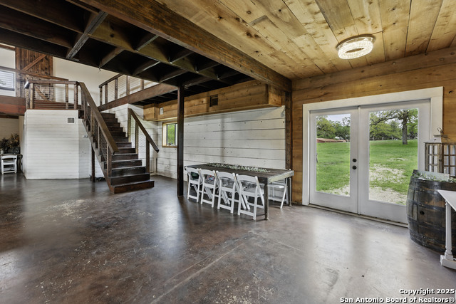Listing photo id 15 for 7250 Fm 306