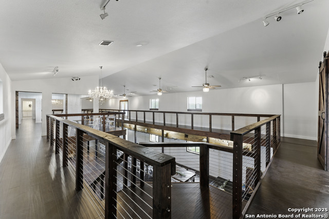 Listing photo id 31 for 7250 Fm 306
