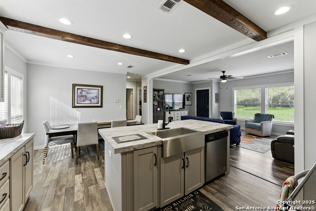 Listing photo id 37 for 7250 Fm 306