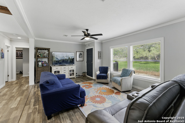 Listing photo id 42 for 7250 Fm 306