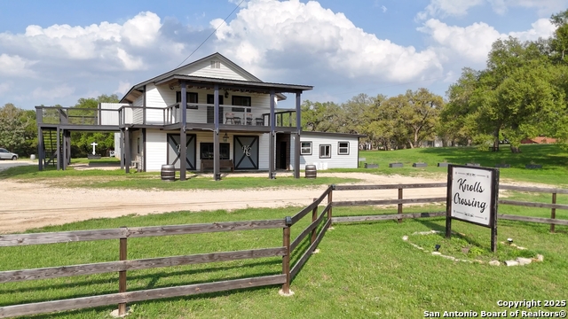 Listing photo id 3 for 7250 Fm 306