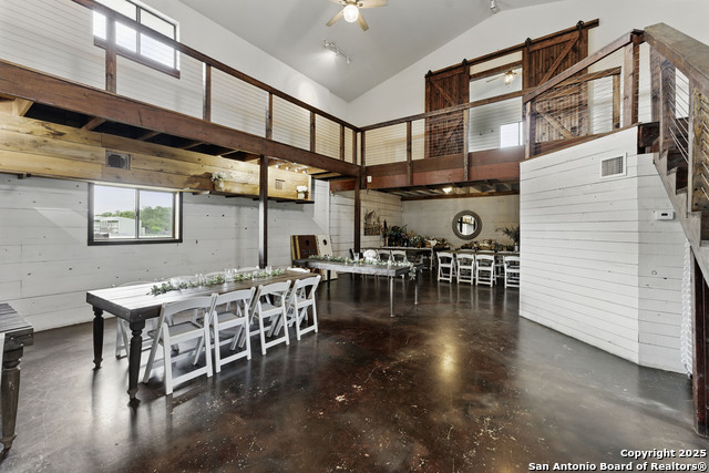 Listing photo id 13 for 7250 Fm 306