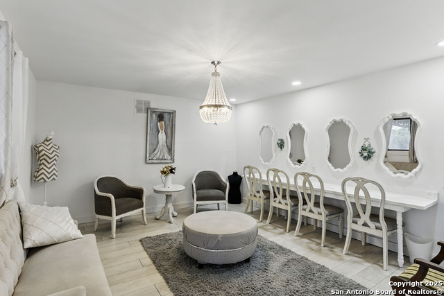 Listing photo id 14 for 7250 Fm 306