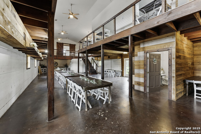 Listing photo id 17 for 7250 Fm 306