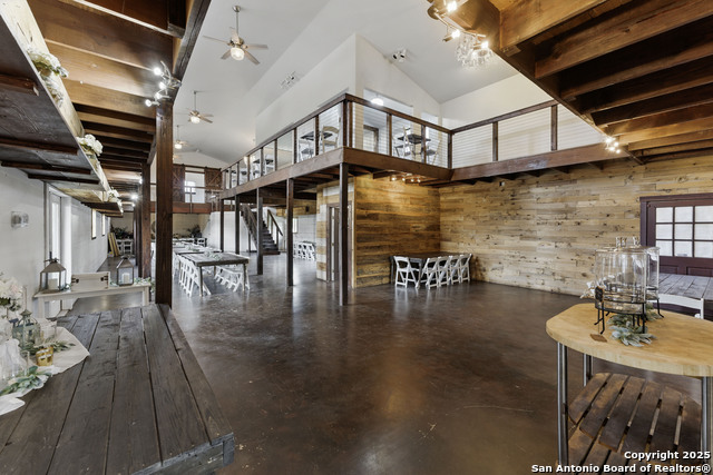 Listing photo id 19 for 7250 Fm 306